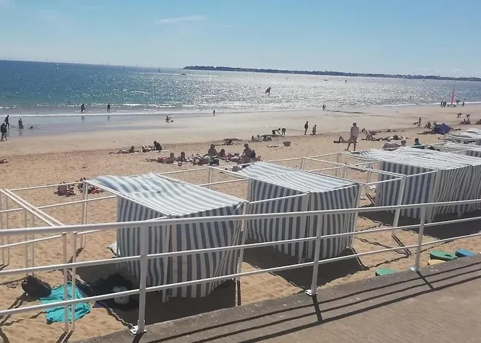 Apartment : T2 Tres Proche Au Calme *